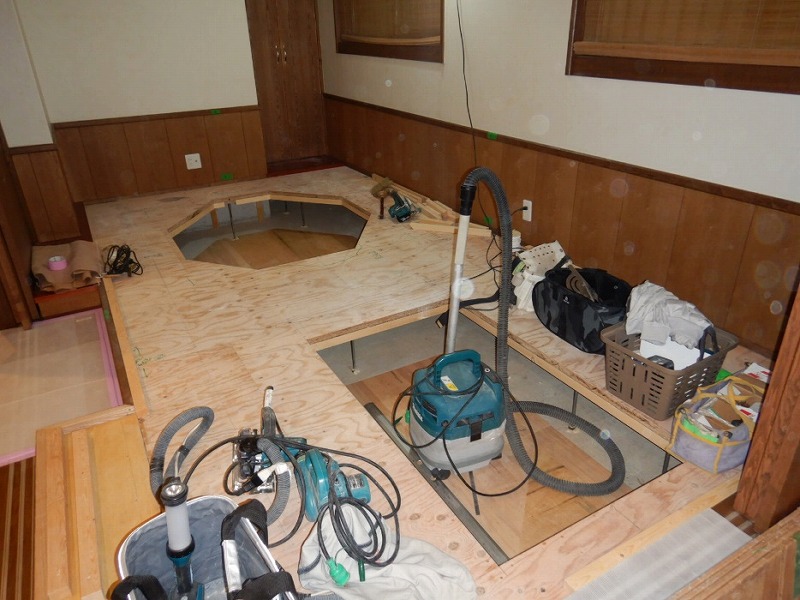 掘りごたつの枠、基盤の完成です